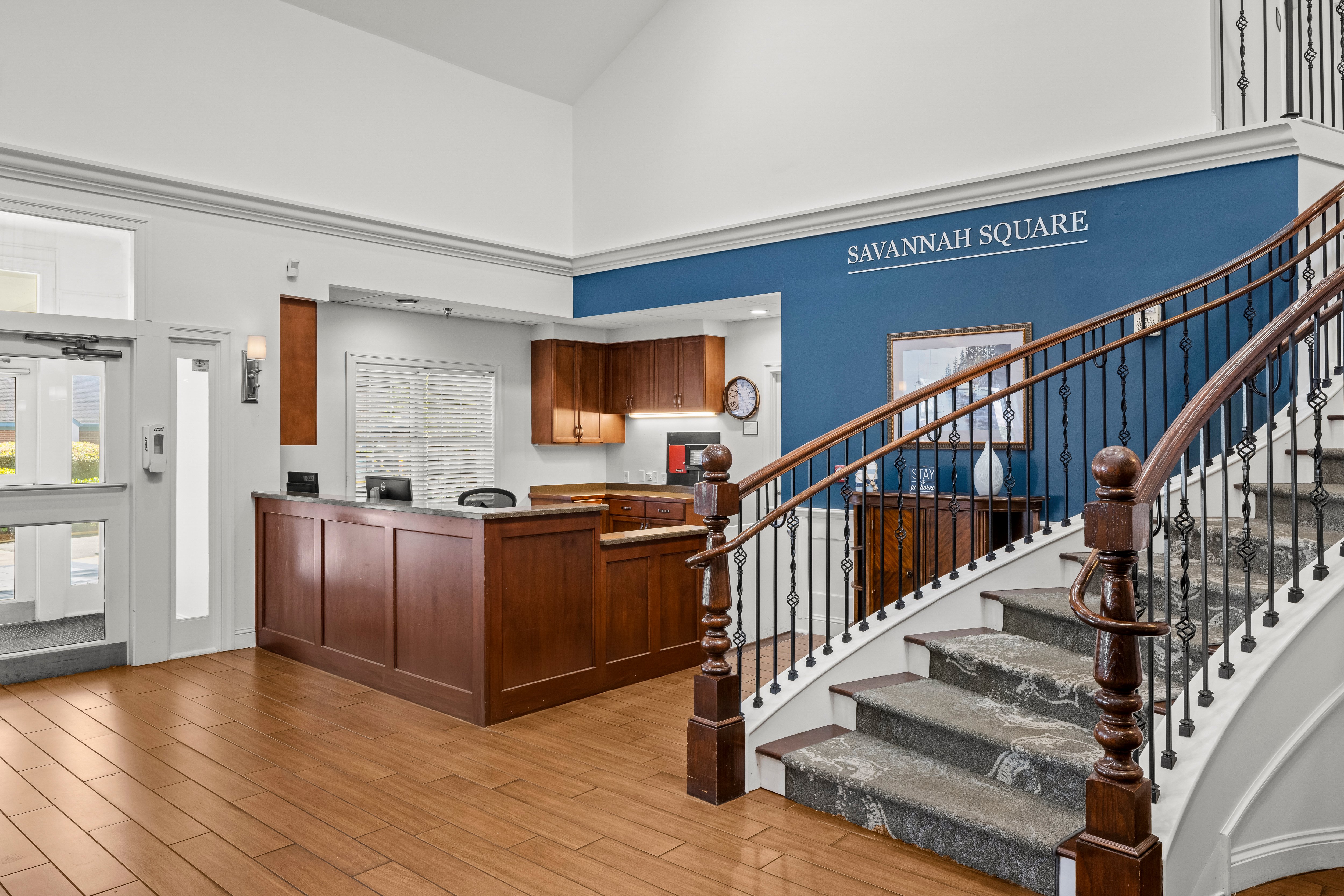 svsq-savannah-square-008 - lobby and staircase