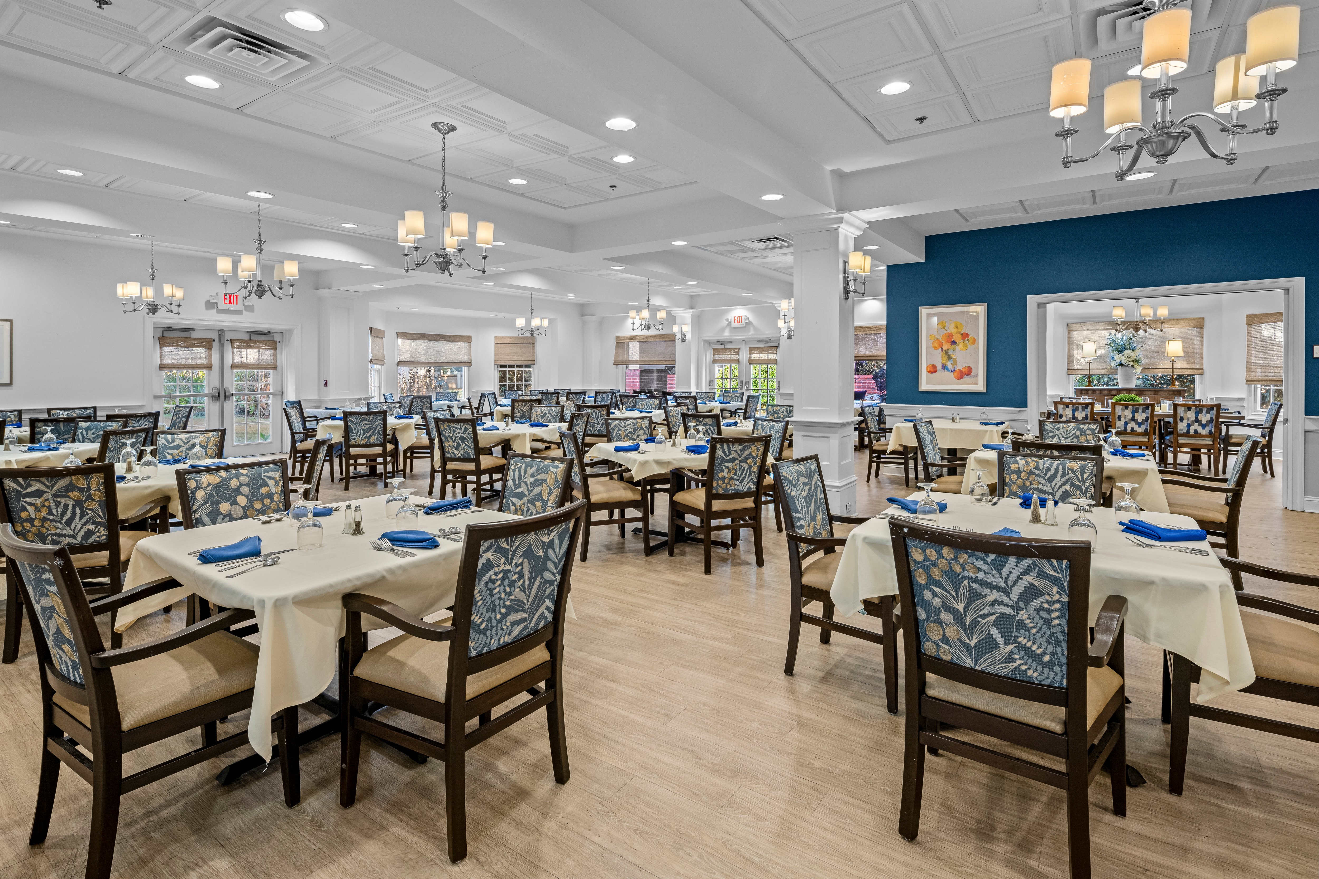 svsq-savannah-square-014 IL Dining Room