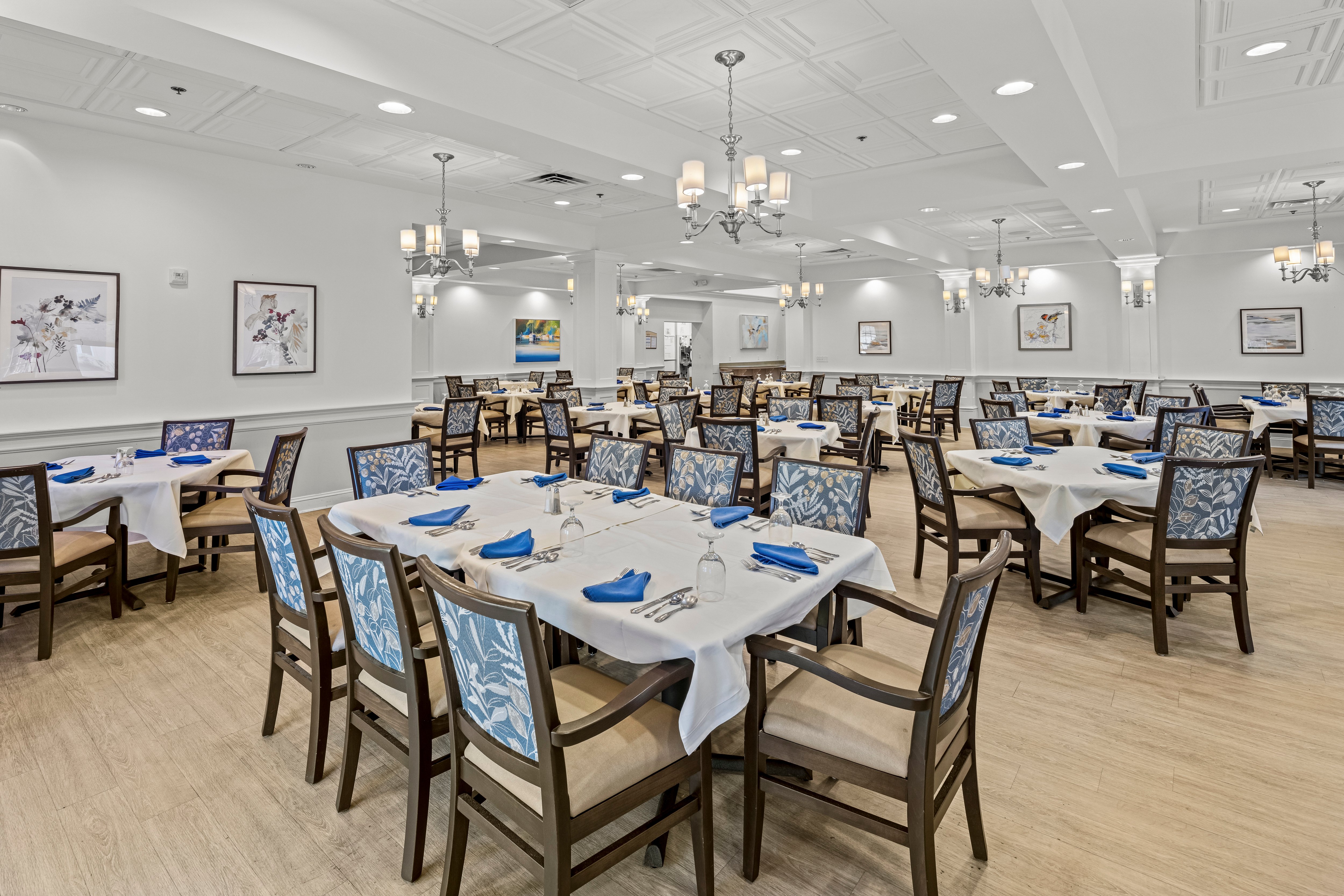 svsq-savannah-square-016 IL dining room