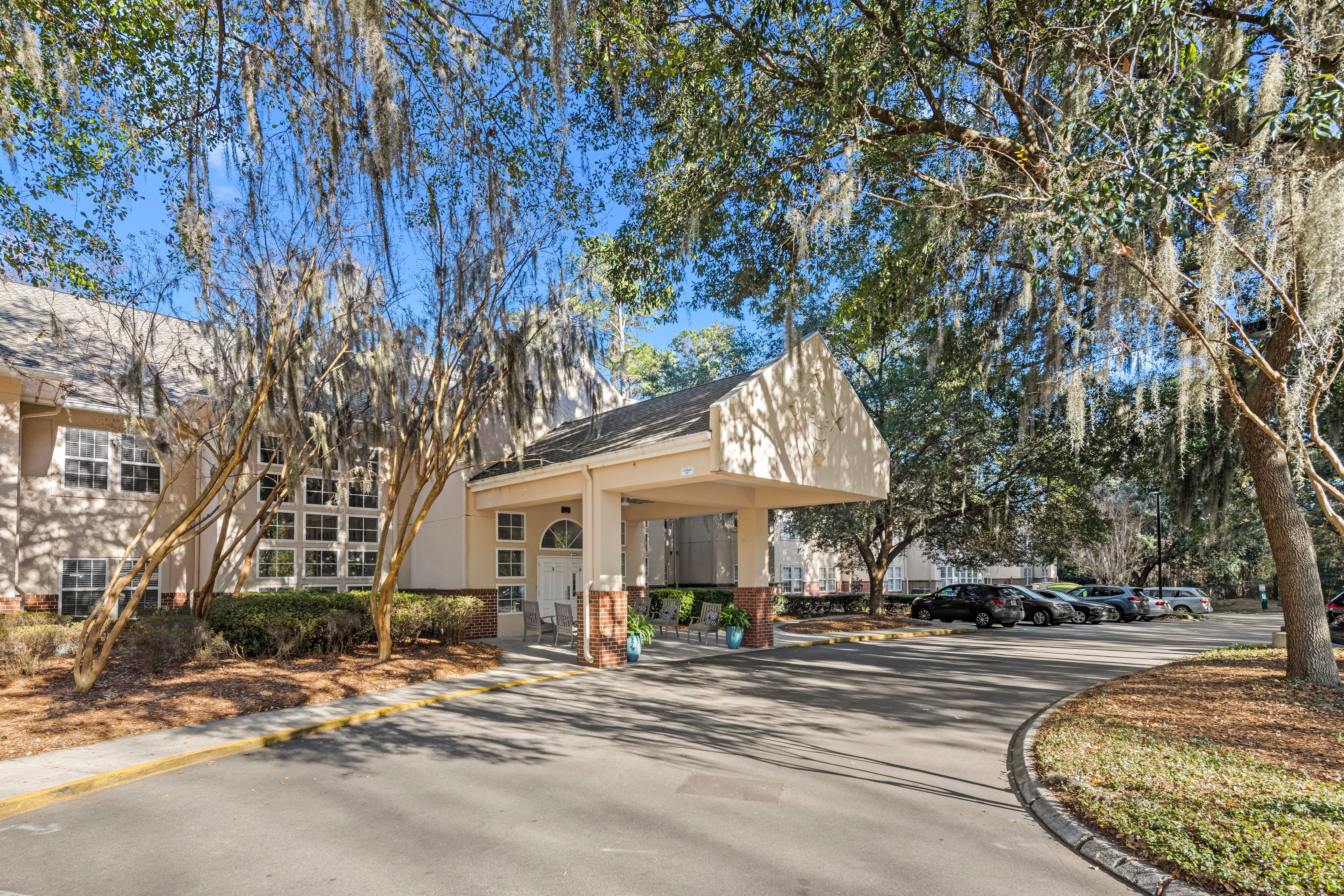 svsq-savannah-square-027 AL entrance